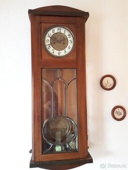 Starožitné dřevěné závěsné hodiny 10.-20. léta 20. století
