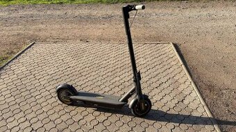 Elektrokoloběžka Ninebot KickScooter Max G30
