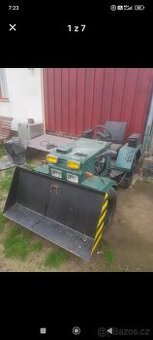 Traktor se sklopnou károu