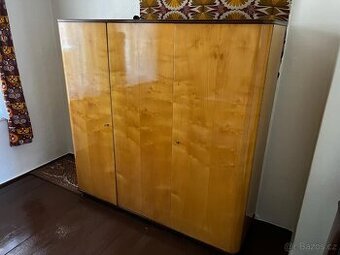Stará mahagonová ložnice (skříňě,noč. stolky, postele,...)