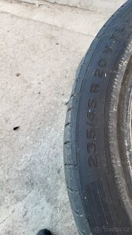 Letni Pneumatik 235/40r20