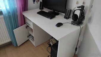 Psací stůl