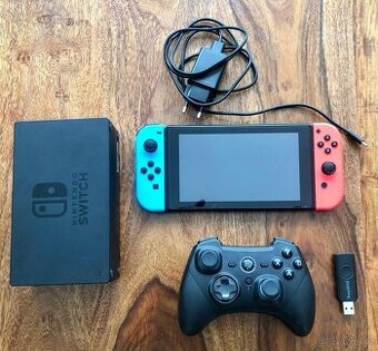 Modované Nintendo Switch příslušenství a 35 her