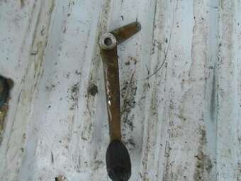 řadicí  a start páka Pionýr