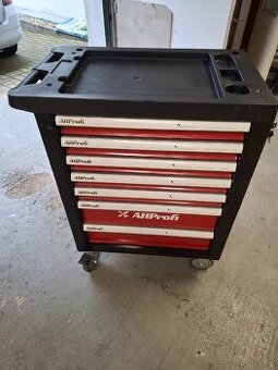 Dílenský vozík s nářadím