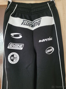 NOVÉ DÁMSKÉ ČERNÉ TEPLÁKY S POTISKEM vel.XS/34