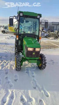 Malotraktor John Deere 3036 EN s kabinou a topením