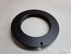 Adaptér objektivu M42 na tělo Canon EF