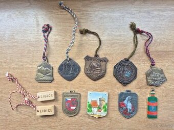 Vintage turistické známky