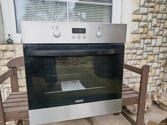 Vestavná trouba Zanussi, horkovzduch