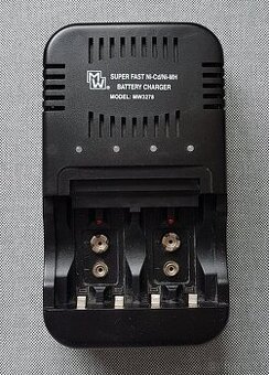 Nabíječka Ni-Cd/Ni-MH akumulátorů