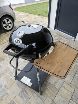 Gril na dřevěné uhlí