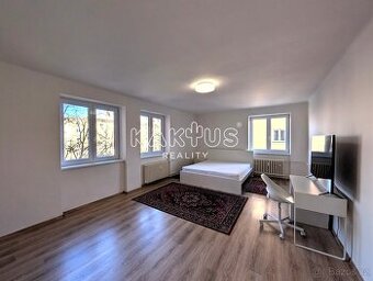 Podnájem prostorného pokoje, 30 m², ul. Hlavní třída, Ostrav