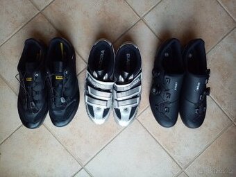 3x Tretry: Mavic Crossmax (MTB), Diadora Fast, Sport - sil.