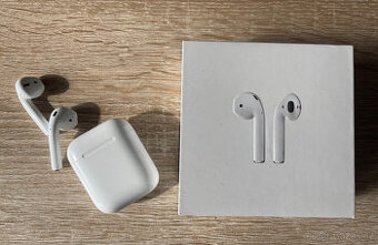 Apple AirPods 2 – málo používané, dobrý stav
