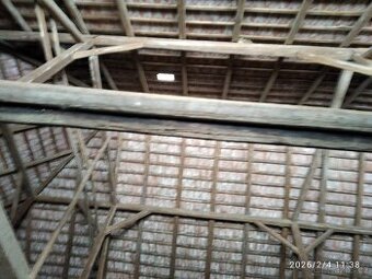 Staré tesané tramy