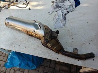 Suzuki  XF 650 Freewind - originální výfuk