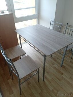 Prodám univerzální polodřevěný stůl (kuchyňský, společenský)