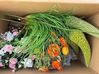 Umělé květiny / dekorace (celá krabice)