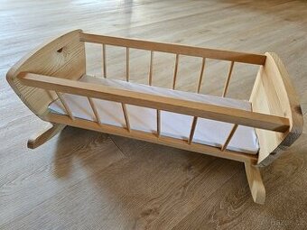 Dřevěná kolébka pro panenky