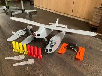 Rc letadlo Piper s hromadou příslušenství