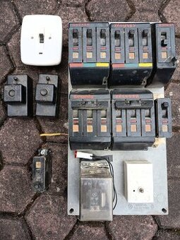 Jističe a rozvodná deska