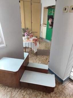 Toaletka, sekretáře, skříně