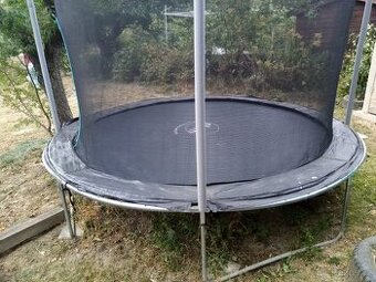 Trampolína