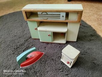 RETRO KREDENC PRO PANENKY VIZ.FOTO CCA 1950/1960