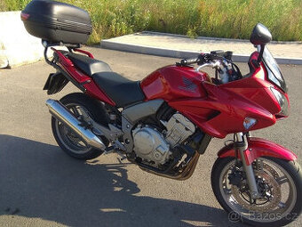 Honda CBF1000 - poctivě najeto jen 12 000 km