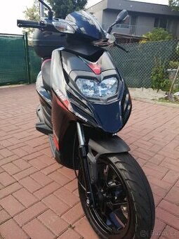 Aprilia sr motard 125