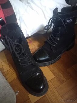 Šněrování dámské boty