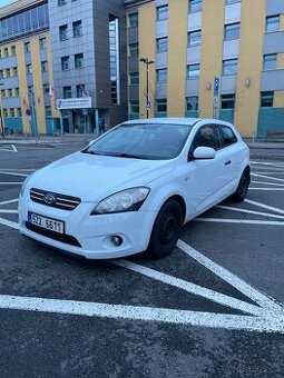 Kia Ceed 1.6 92kW, 2010, pojízdná, na opravu nebo díly