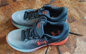 Divci sportovní boty zn. Under armour vel. 38