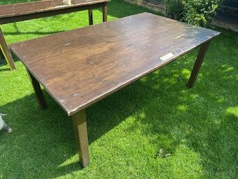 Židle TON, masivní stoly a lavice ze smrkového dřeva