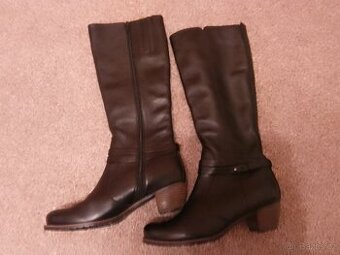 Nové luxusní černé kozačky Zn. LLOYD