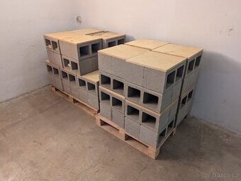 stolek z betonu a překližky - interiér i exteriér