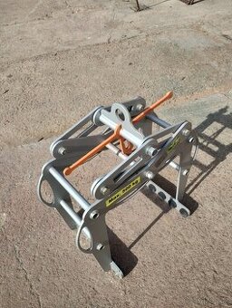 Kleště na Kasselské obrubníky