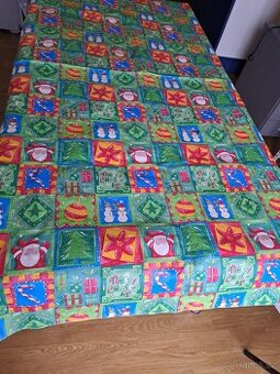 Vánoční ubrous omyvatelný. Zdarma k nákupu podstavec pod sví