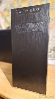 Herní počítač AMD.