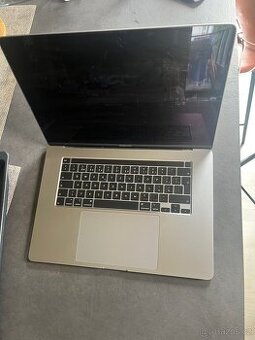 MacBook Pro 16″ (2019, Intel, 2TB SSD) - 1