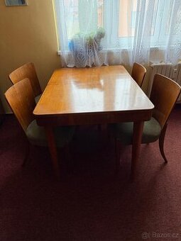 Jídelní stůl a židle