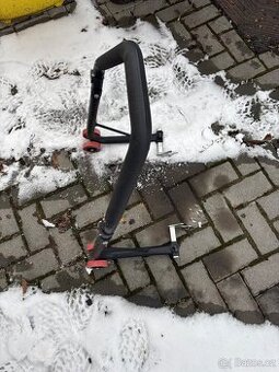 Motostojan na rolny, zadní