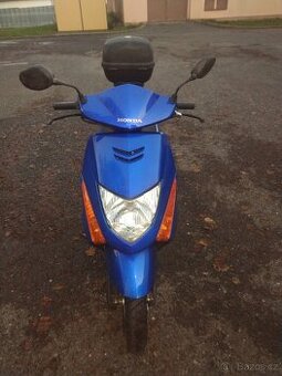 Prodám značkový skutr Honda Lead 100