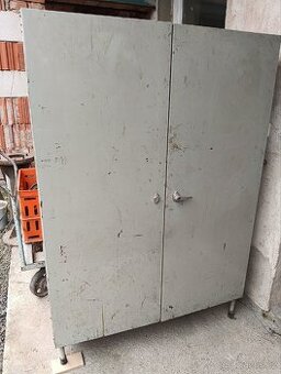 Plechová skříň - 1