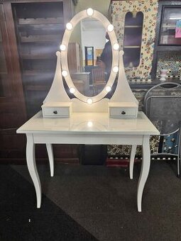 Krásná Toaletka se zrcadlem s osvícením Ikea Hemnes