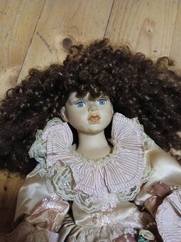 Velká dekorativní panenka