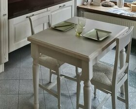 Rozkládací italský jídelní stůl