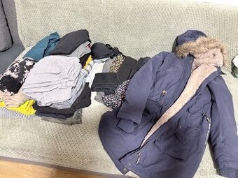 Velký balík dámského oblečení XS/S - Zara, H&M (přes 50 ks)