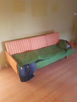 Rozkladaci starší sedacka